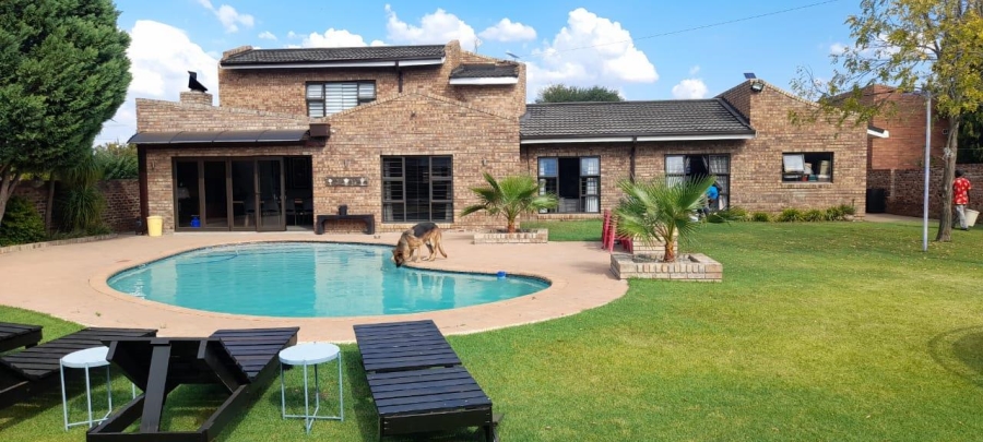 7 Bedroom Property for Sale in Bloemhof North West